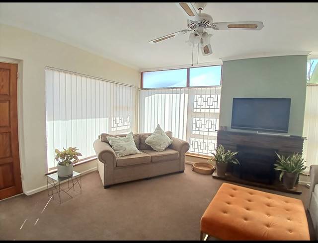 3 BEDROOM HOUSE FOR SALE IN WINDSOR PARK ESTATE
